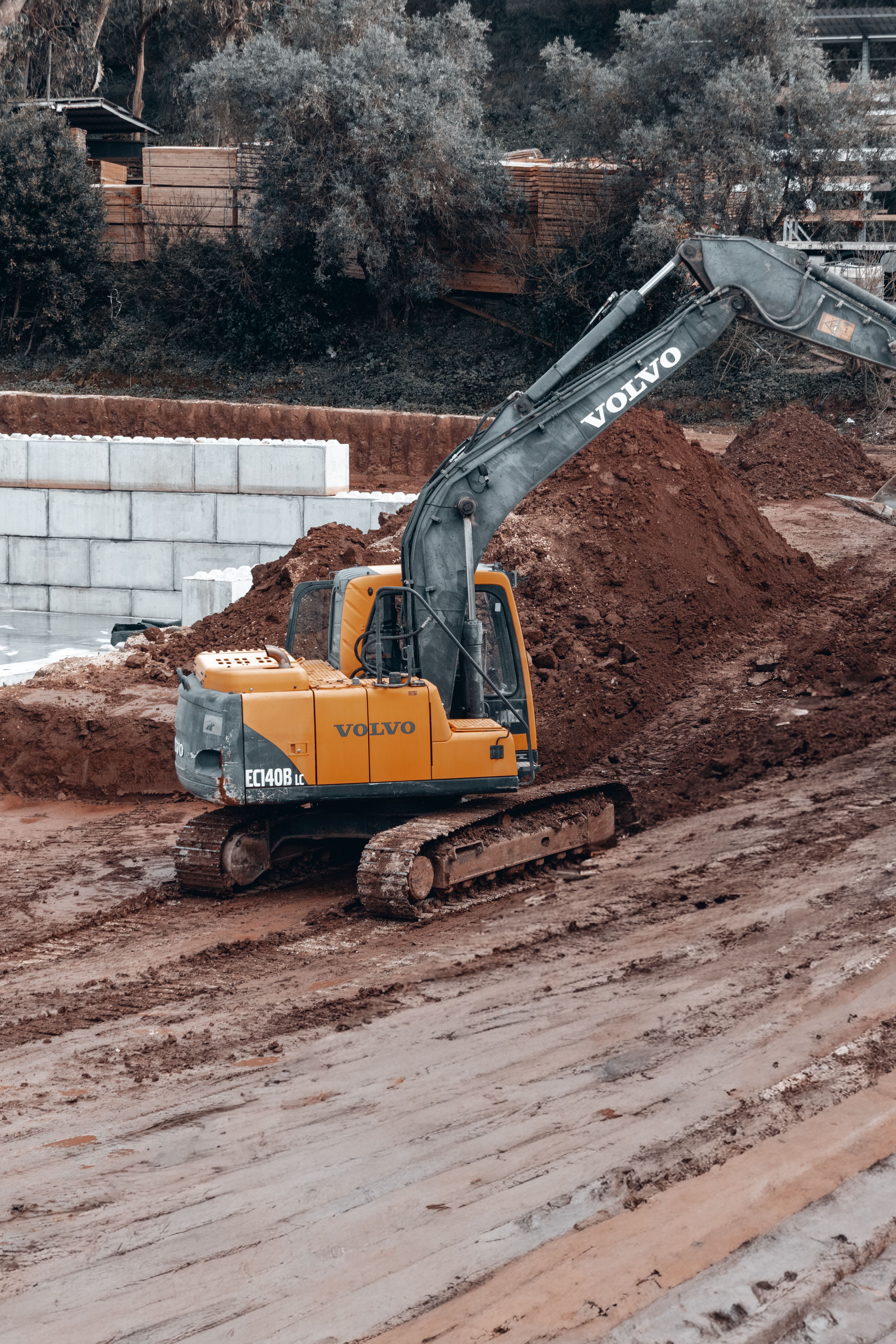 Excavadora de orugas Volvo EC140B